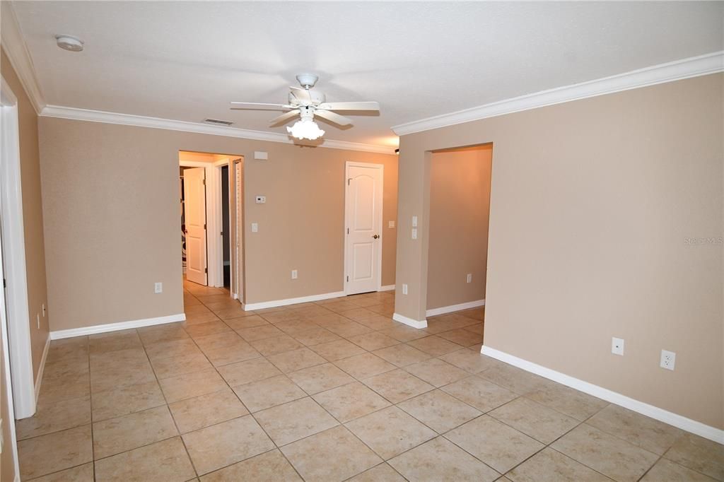 For Sale: $164,900 (2 beds, 2 baths, 937 Square Feet)