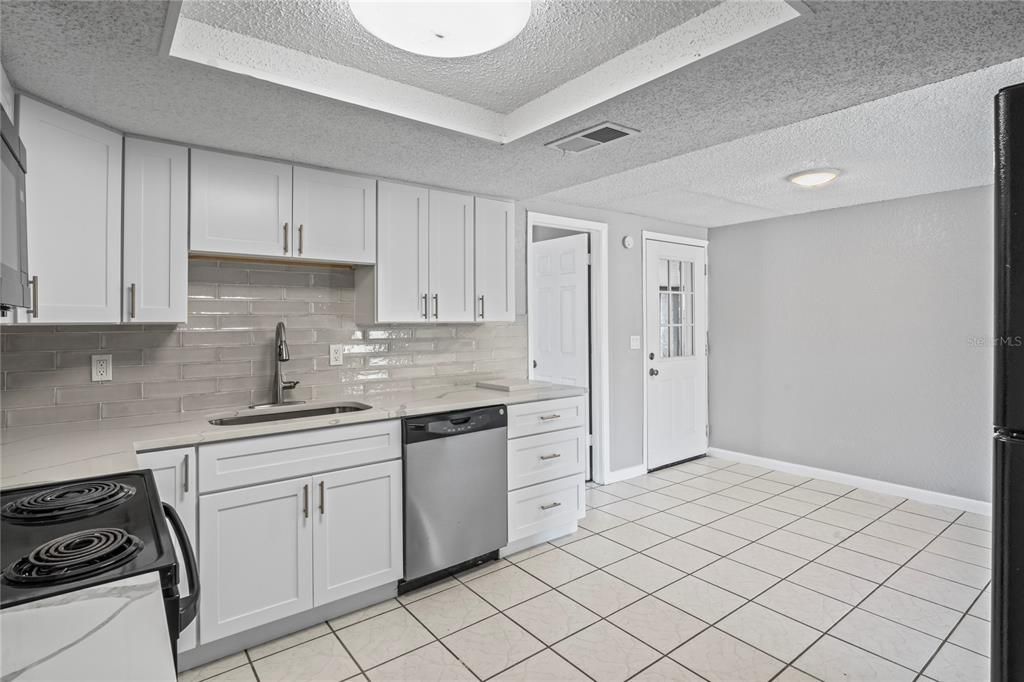 Active With Contract: $239,900 (3 beds, 2 baths, 1152 Square Feet)