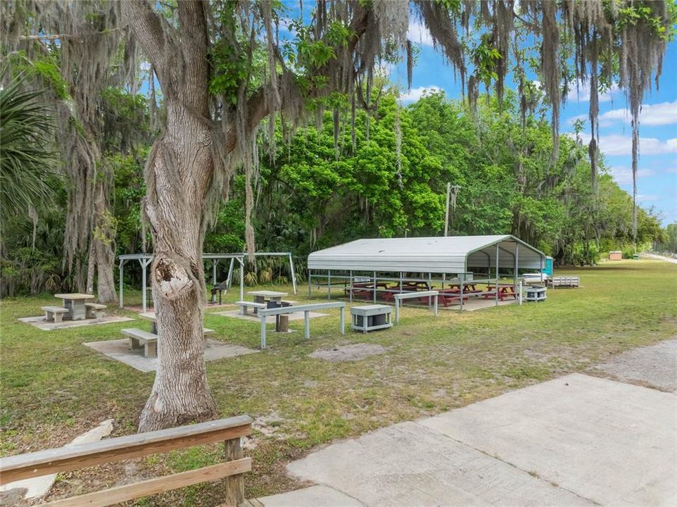 待售: $14,000 (0.23 acres)