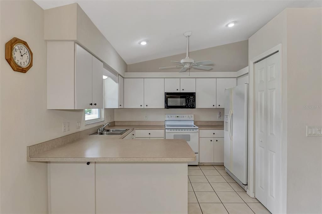 For Sale: $289,000 (3 beds, 2 baths, 1356 Square Feet)