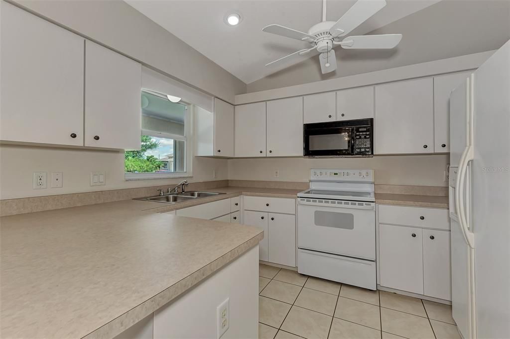 For Sale: $289,000 (3 beds, 2 baths, 1356 Square Feet)