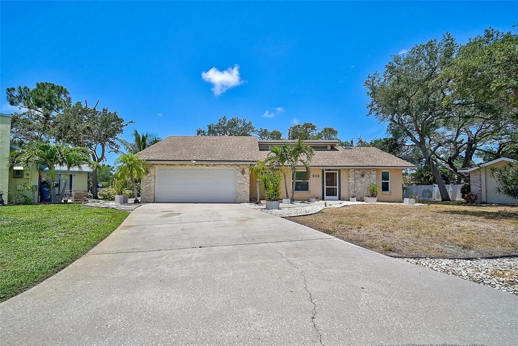 For Sale: $525,000 (3 beds, 2 baths, 1372 Square Feet)