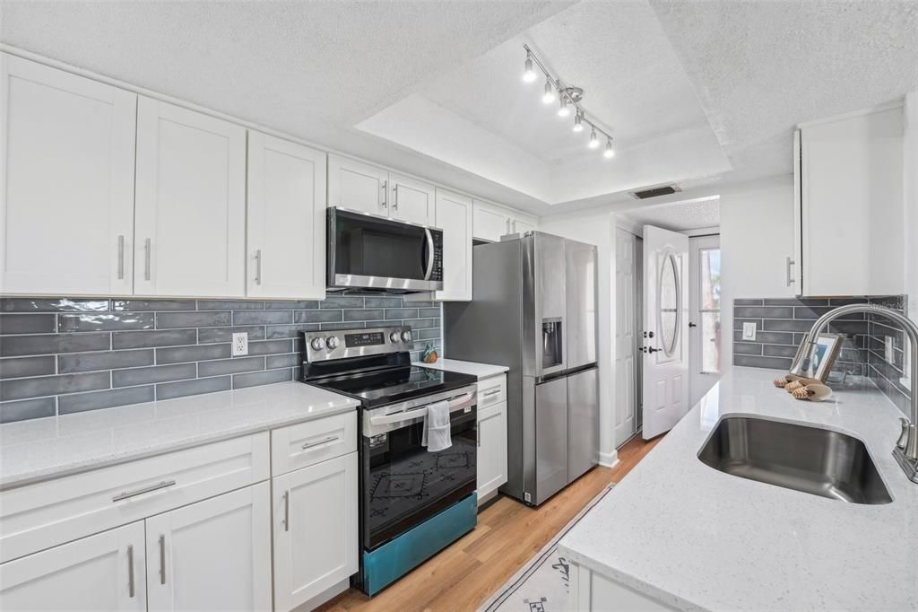 For Sale: $374,900 (2 beds, 2 baths, 1235 Square Feet)