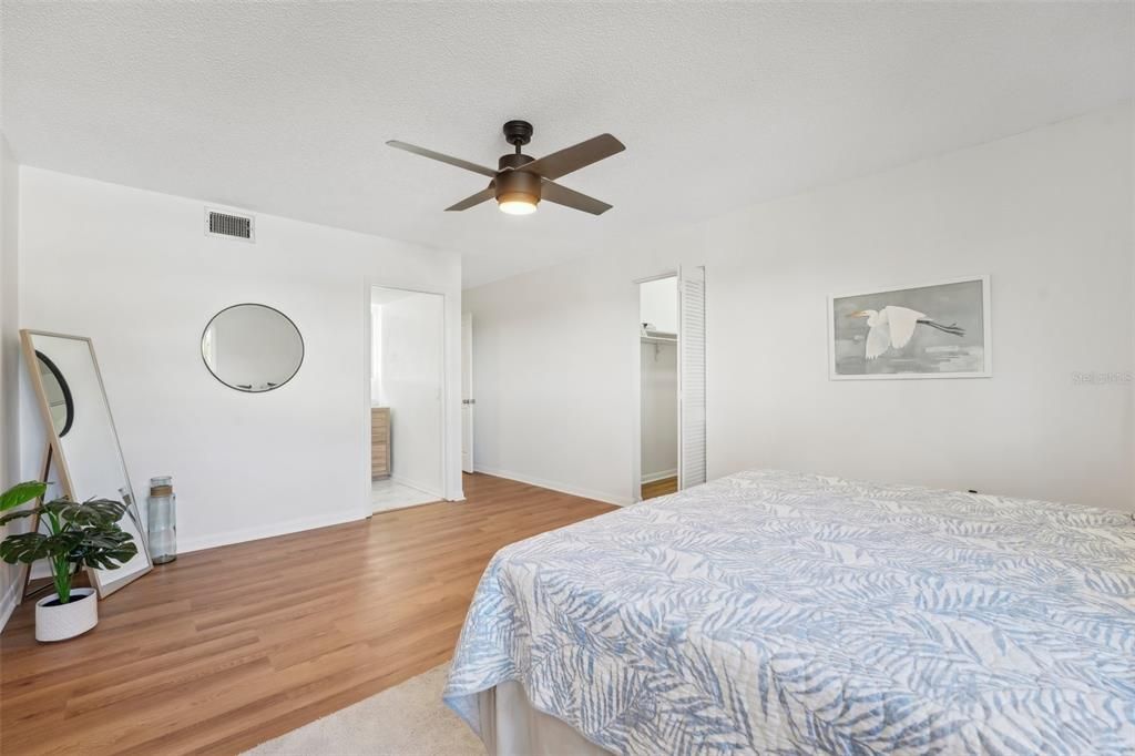 For Sale: $374,900 (2 beds, 2 baths, 1235 Square Feet)