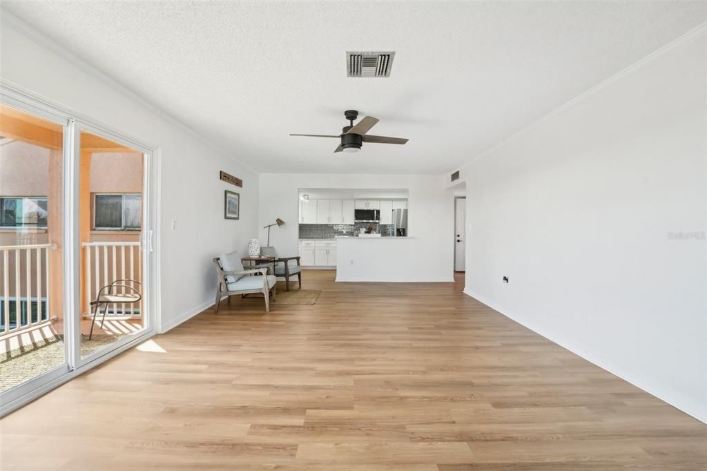 For Sale: $374,900 (2 beds, 2 baths, 1235 Square Feet)