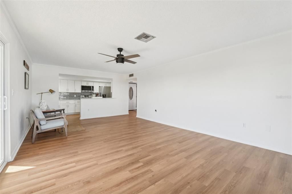 For Sale: $374,900 (2 beds, 2 baths, 1235 Square Feet)