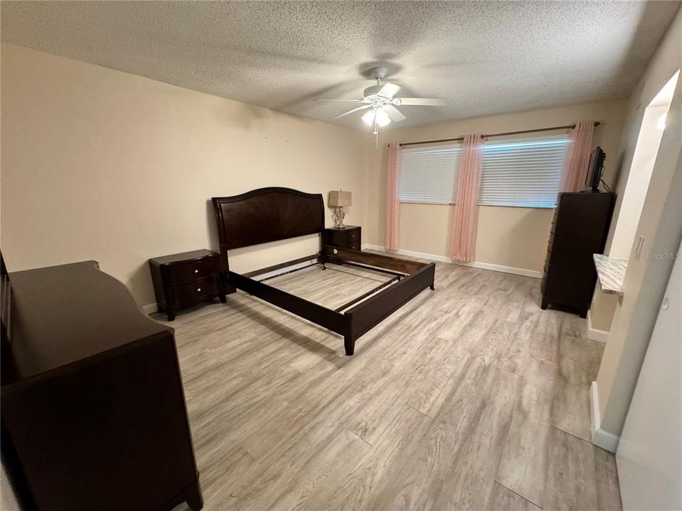 For Rent: $1,950 (2 beds, 2 baths, 1370 Square Feet)