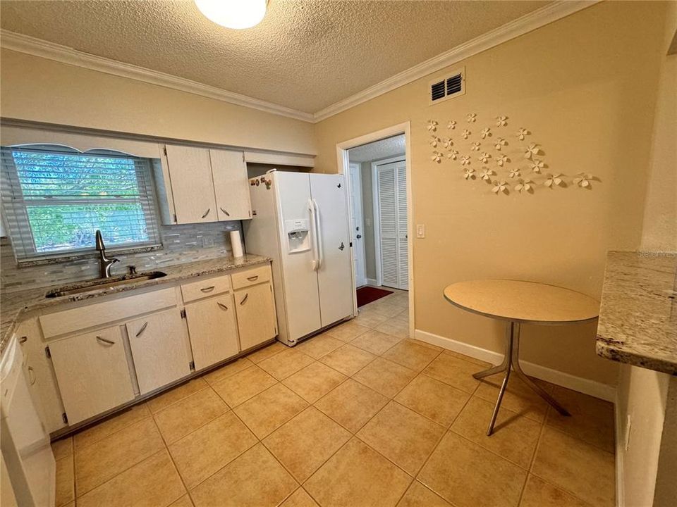 For Rent: $1,950 (2 beds, 2 baths, 1370 Square Feet)