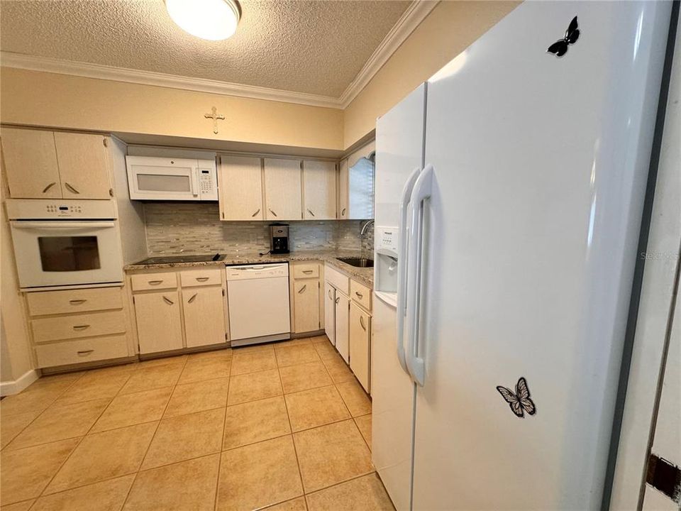 For Rent: $1,950 (2 beds, 2 baths, 1370 Square Feet)