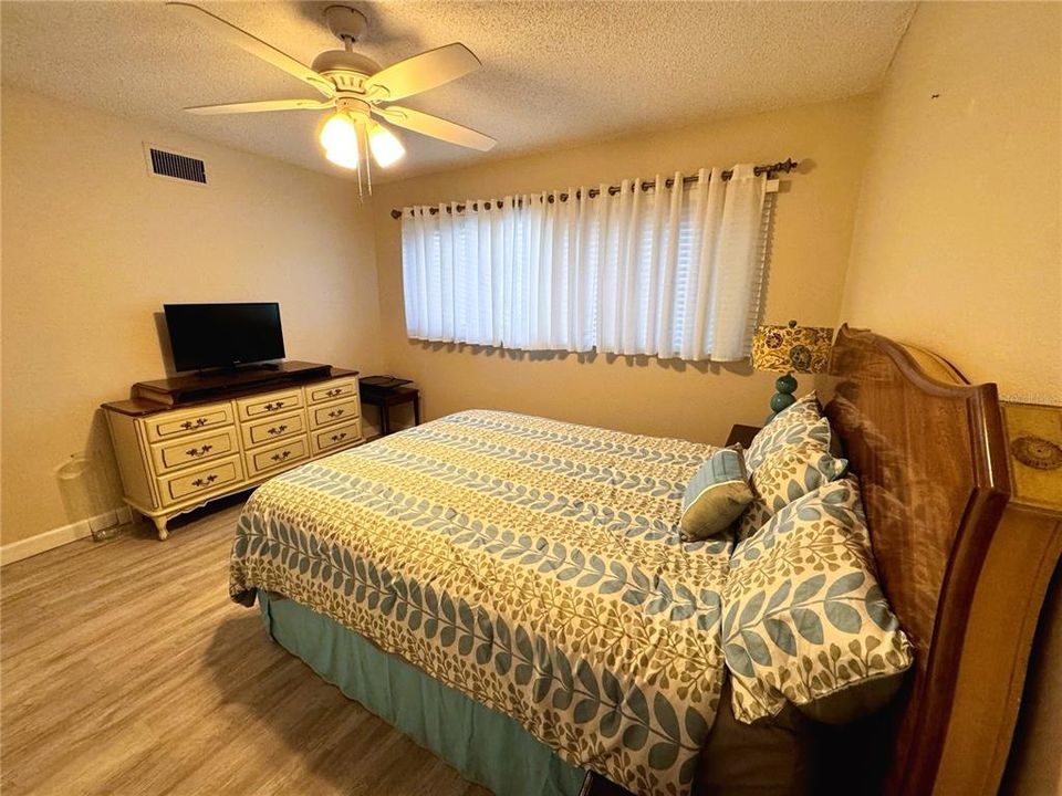 For Rent: $1,950 (2 beds, 2 baths, 1370 Square Feet)