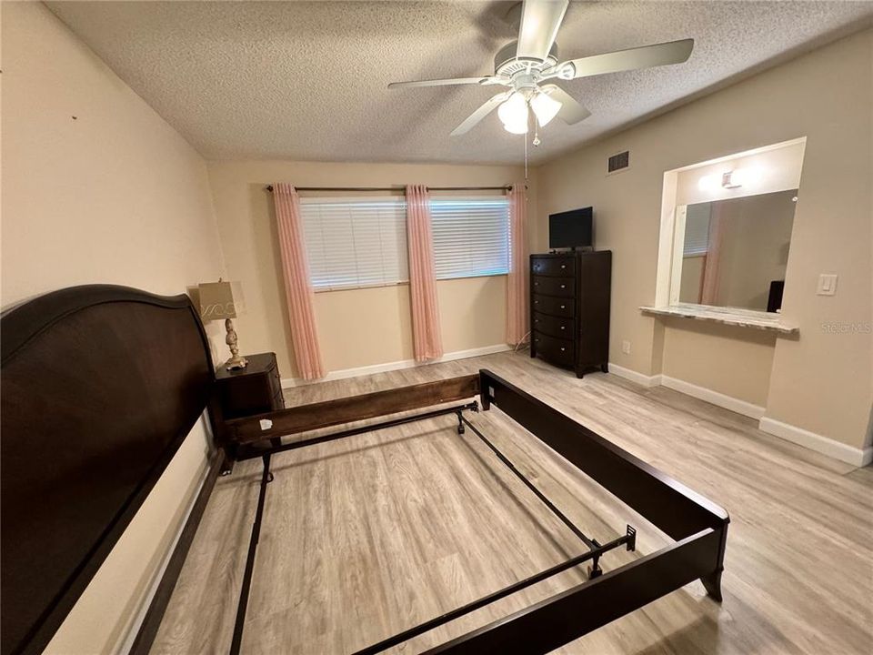 For Rent: $1,950 (2 beds, 2 baths, 1370 Square Feet)