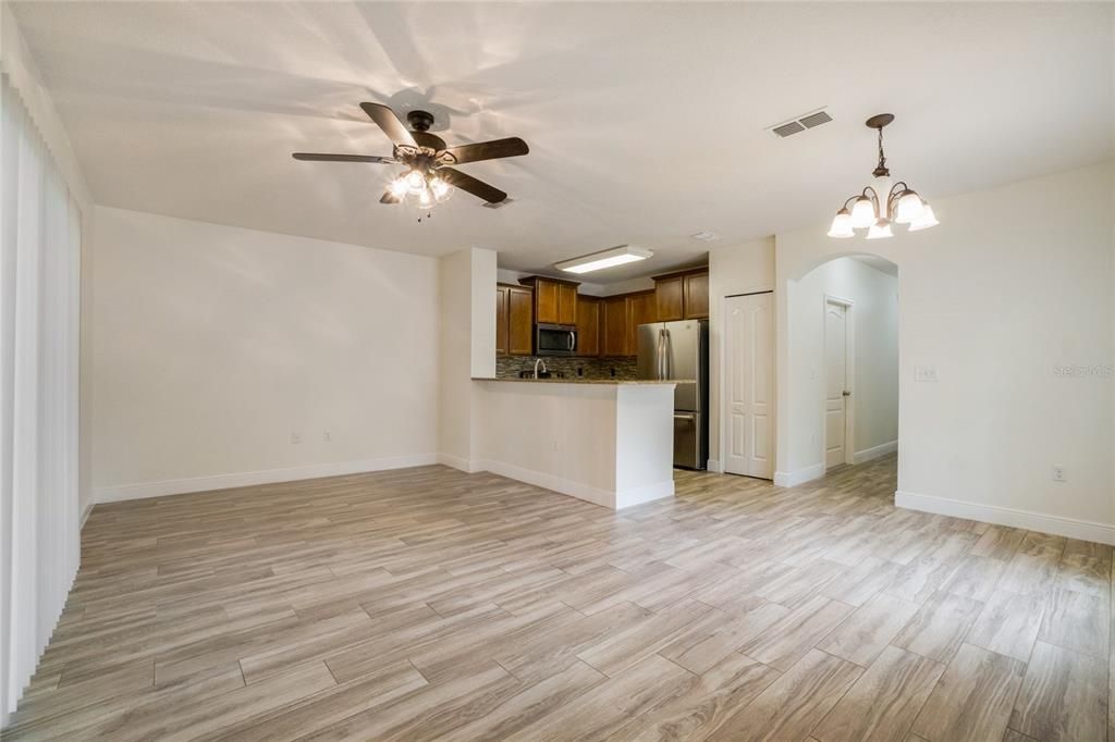 Active With Contract: $330,000 (3 beds, 2 baths, 1369 Square Feet)