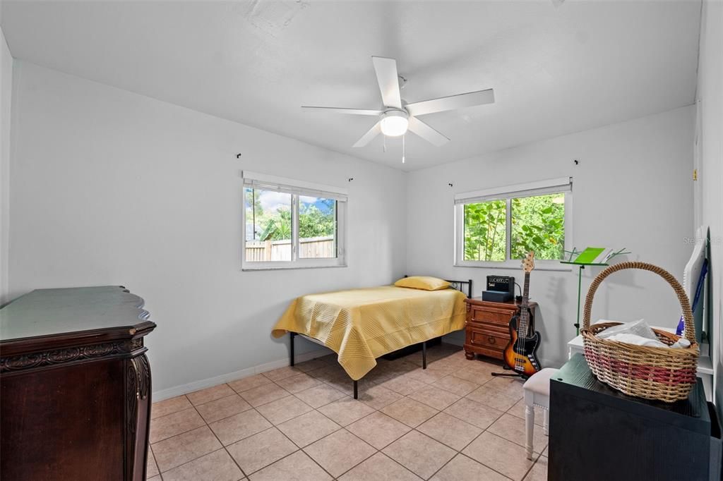 For Sale: $339,900 (4 beds, 2 baths, 1254 Square Feet)