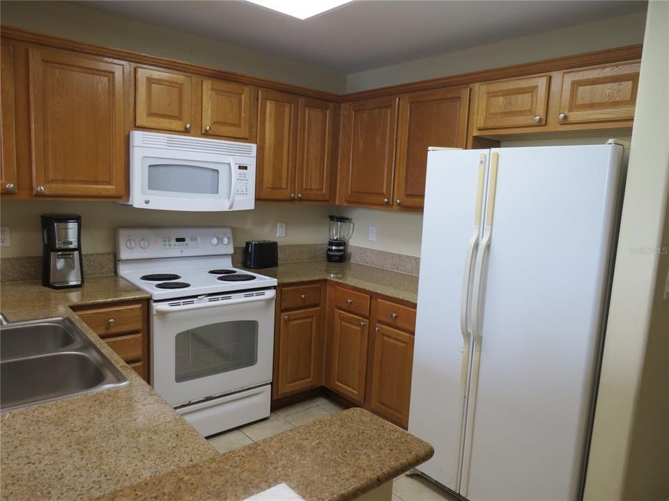 For Sale: $239,000 (1 beds, 2 baths, 798 Square Feet)