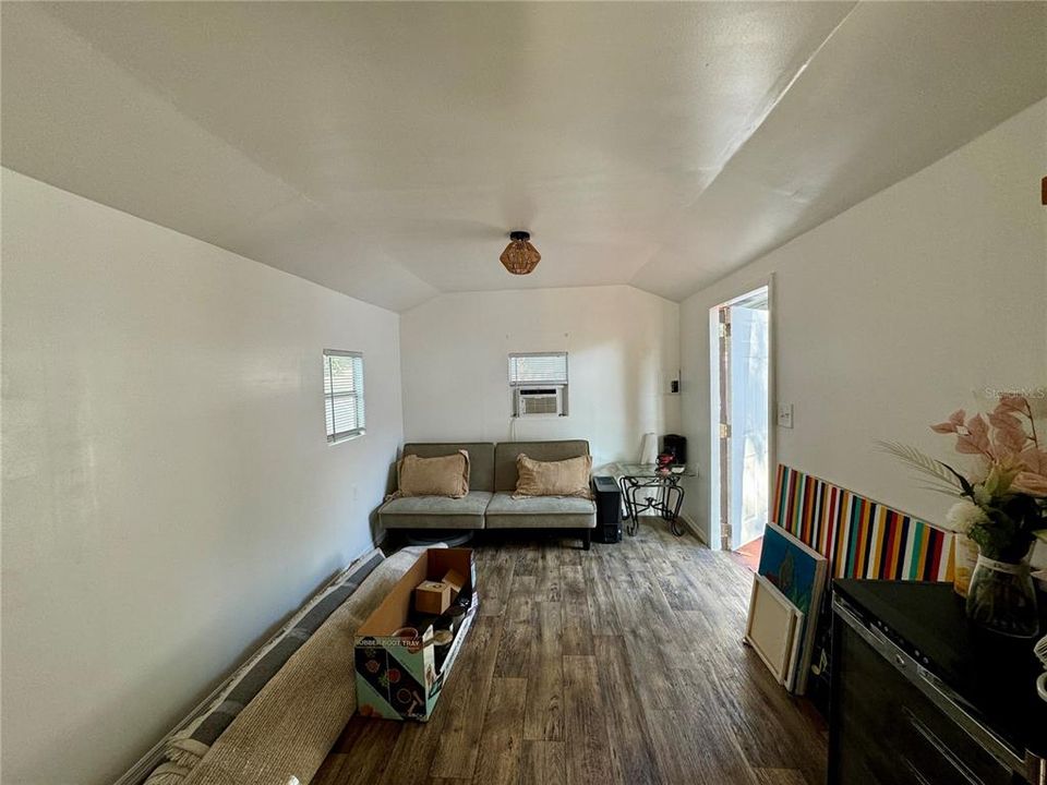 For Sale: $415,000 (2 beds, 1 baths, 920 Square Feet)