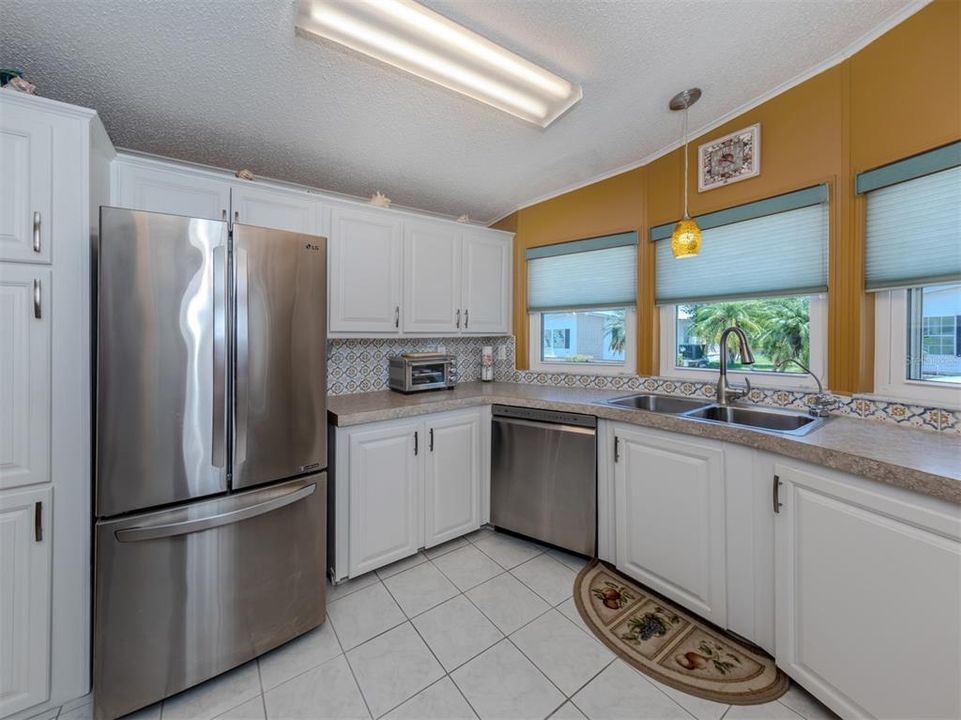 Active With Contract: $199,900 (2 beds, 2 baths, 1098 Square Feet)