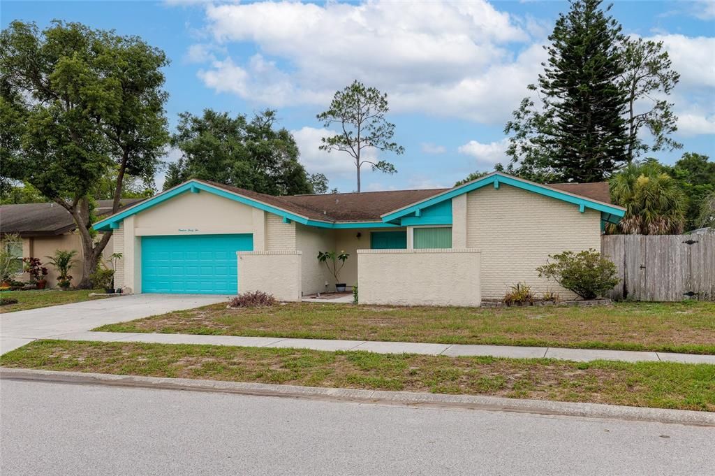 For Sale: $399,000 (3 beds, 2 baths, 1611 Square Feet)