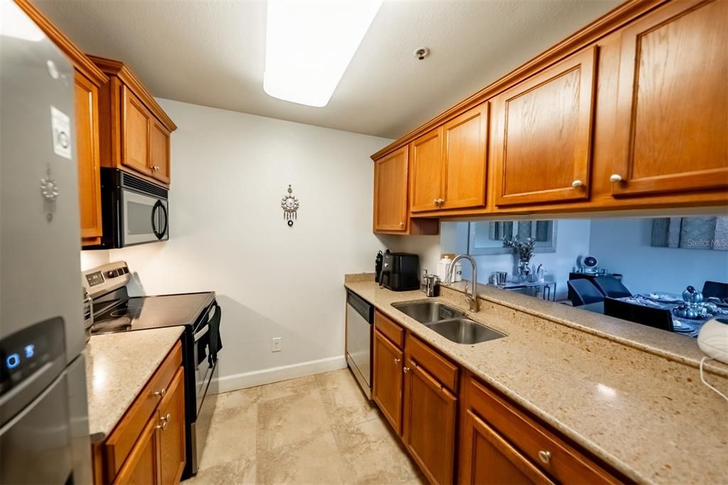 For Sale: $239,111 (2 beds, 2 baths, 1119 Square Feet)