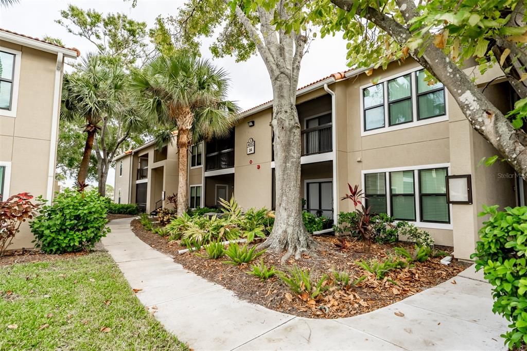 For Sale: $239,111 (2 beds, 2 baths, 1119 Square Feet)