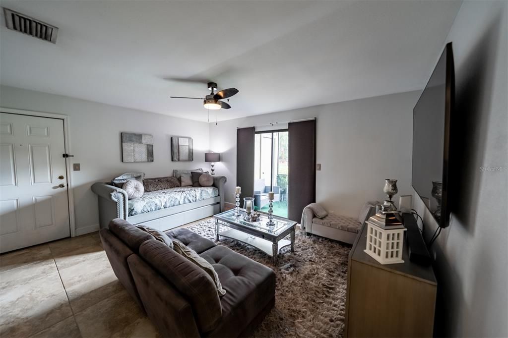 For Sale: $239,111 (2 beds, 2 baths, 1119 Square Feet)