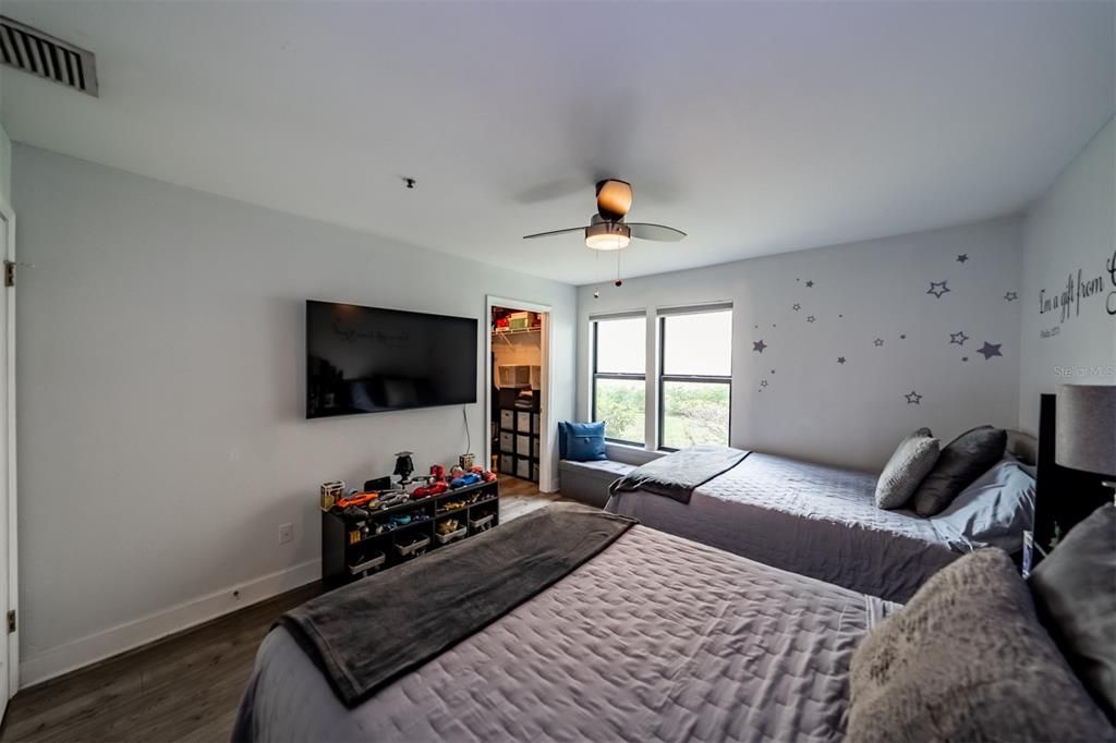 For Sale: $239,111 (2 beds, 2 baths, 1119 Square Feet)