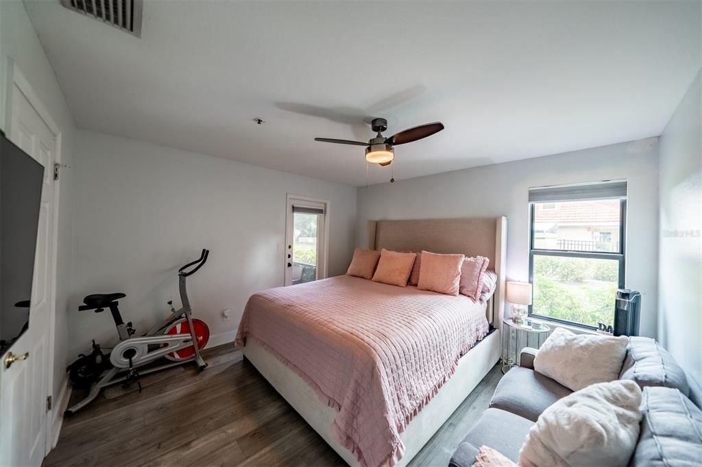 For Sale: $239,111 (2 beds, 2 baths, 1119 Square Feet)