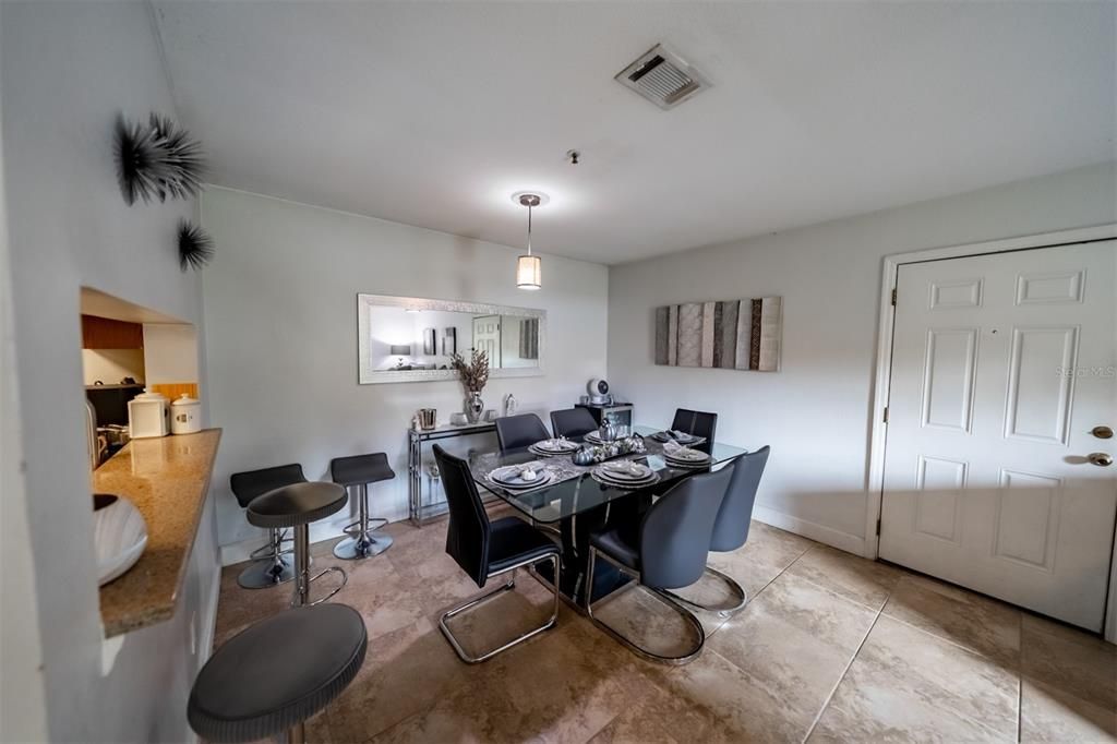 For Sale: $239,111 (2 beds, 2 baths, 1119 Square Feet)