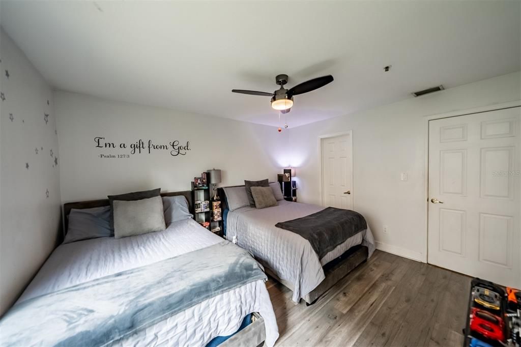 For Sale: $239,111 (2 beds, 2 baths, 1119 Square Feet)