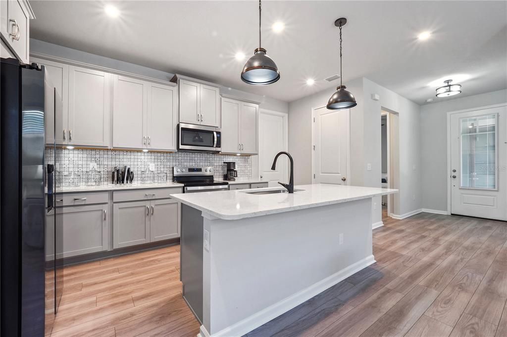 For Sale: $399,900 (2 beds, 2 baths, 1432 Square Feet)