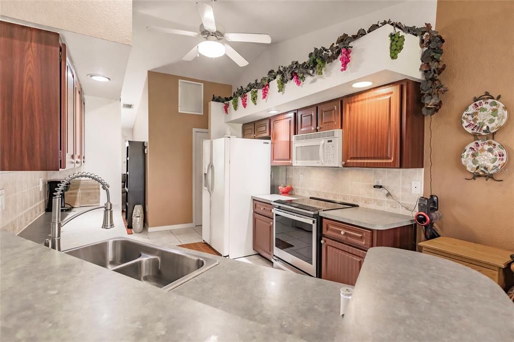 For Sale: $389,900 (3 beds, 2 baths, 1667 Square Feet)