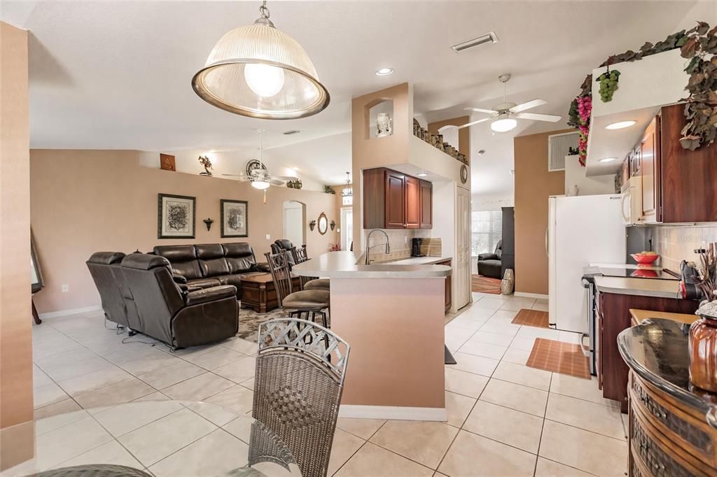 For Sale: $389,900 (3 beds, 2 baths, 1667 Square Feet)