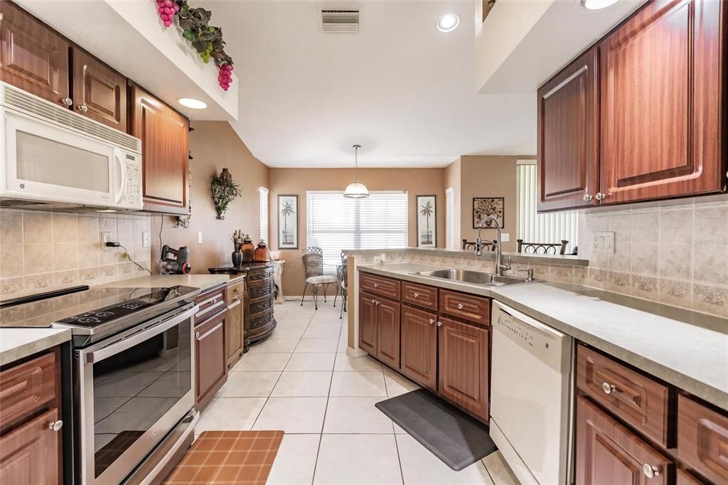 For Sale: $389,900 (3 beds, 2 baths, 1667 Square Feet)