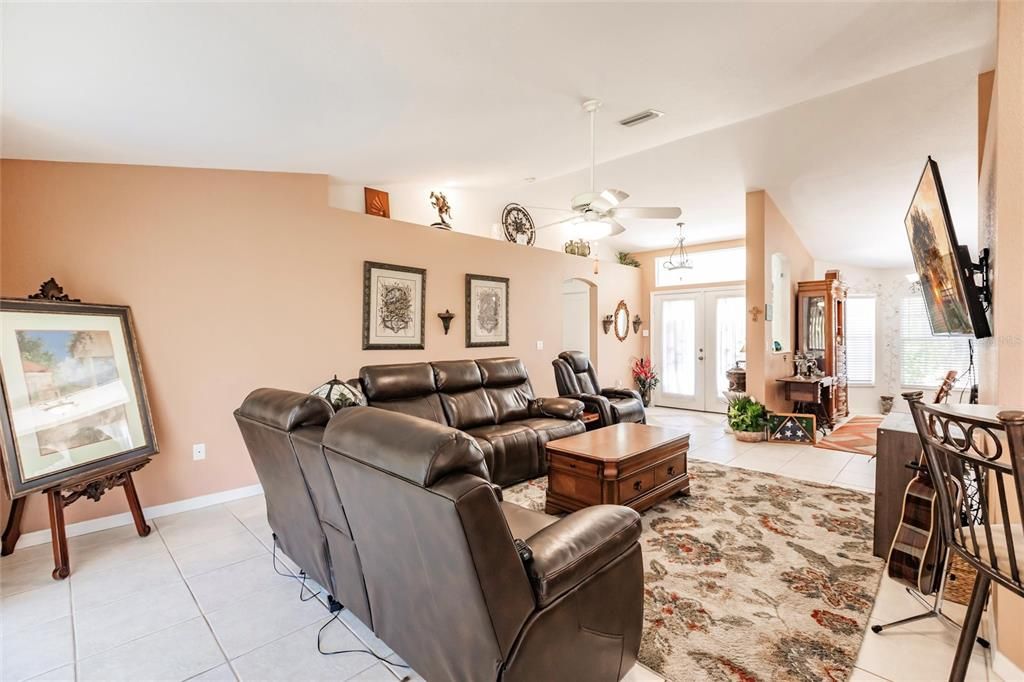 For Sale: $389,900 (3 beds, 2 baths, 1667 Square Feet)