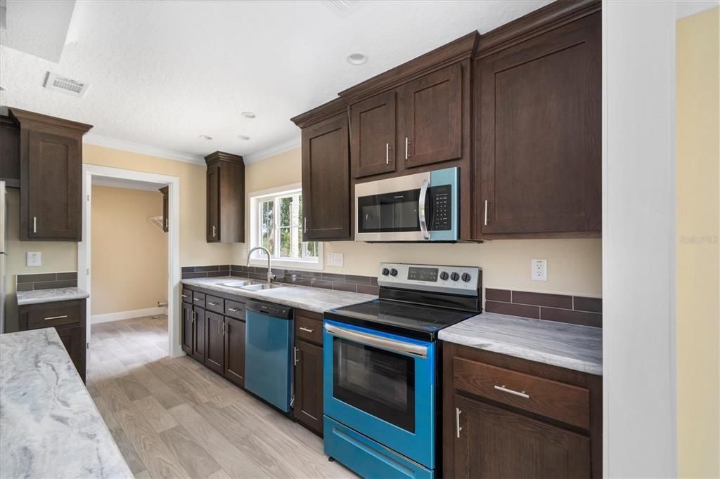 For Sale: $269,975 (3 beds, 2 baths, 1456 Square Feet)