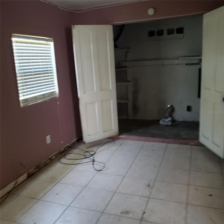 For Sale: $199,000 (4 beds, 1 baths, 644 Square Feet)