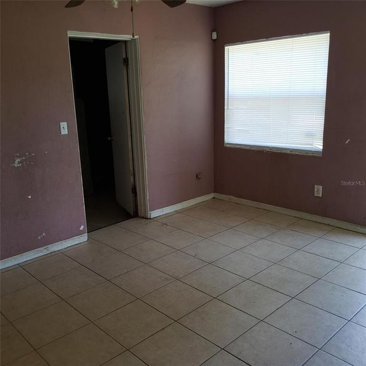 For Sale: $199,000 (4 beds, 1 baths, 644 Square Feet)