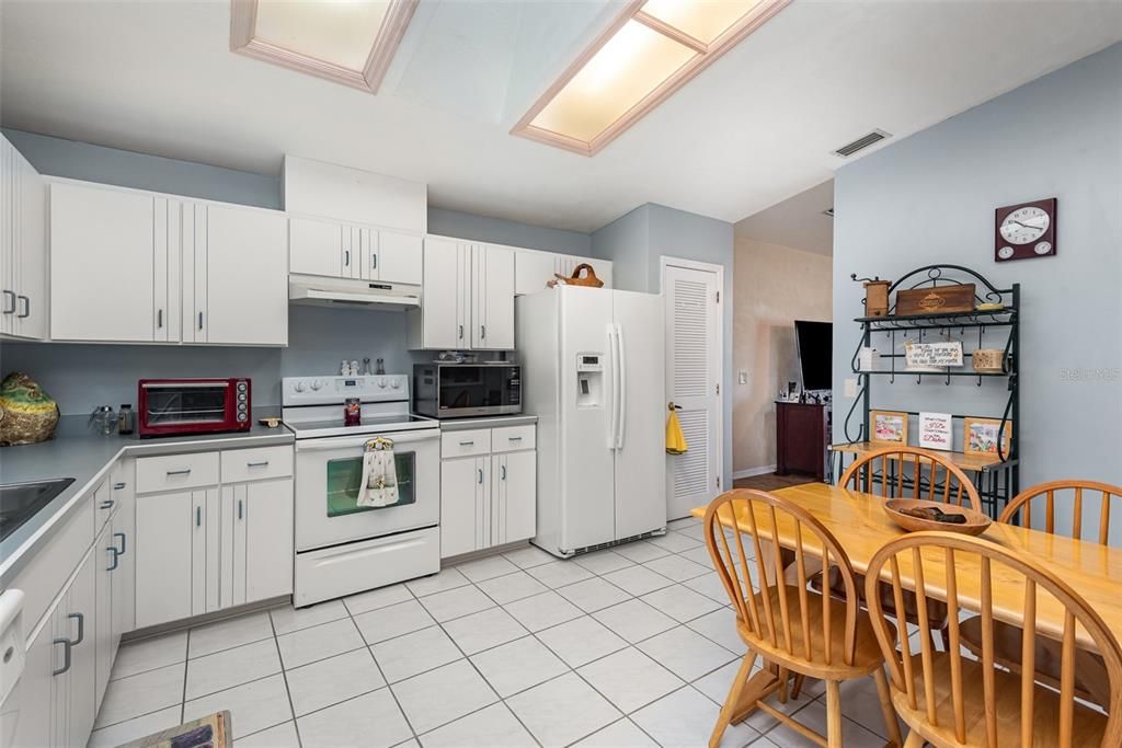 For Sale: $391,500 (3 beds, 2 baths, 2000 Square Feet)