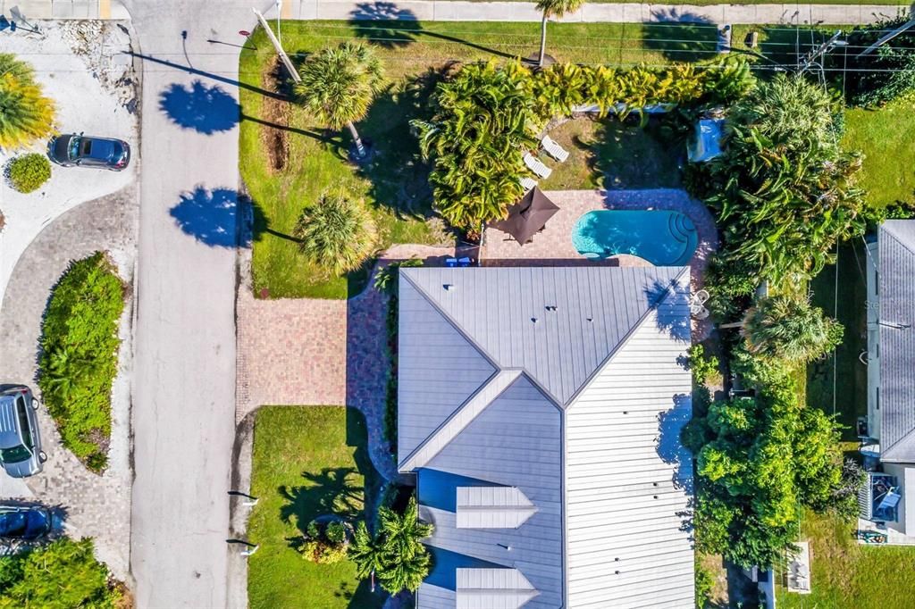 For Sale: $1,100,000 (3 beds, 2 baths, 1569 Square Feet)