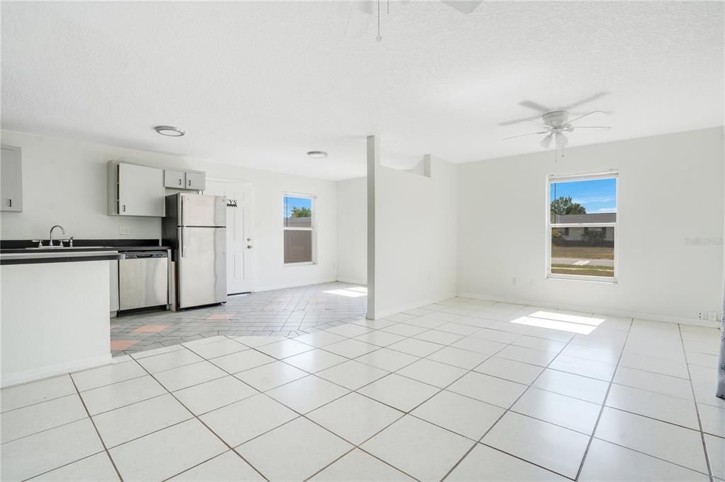 Active With Contract: $1,750 (3 beds, 1 baths, 1104 Square Feet)