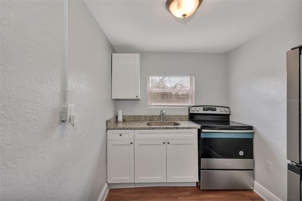 For Rent: $1,125 (1 beds, 1 baths, 410 Square Feet)