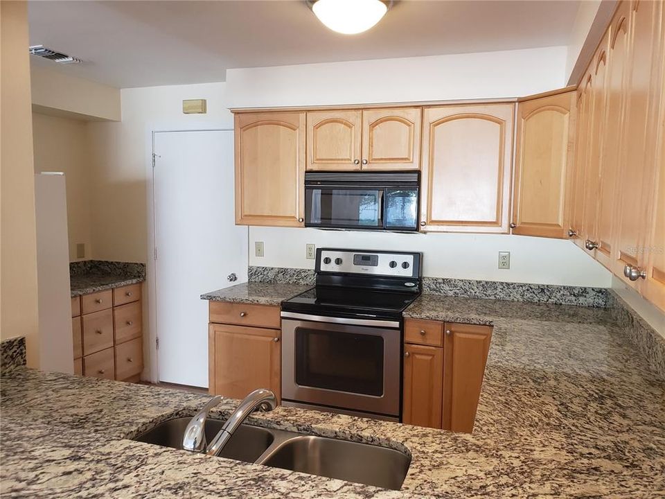 Active With Contract: $3,100 (2 beds, 2 baths, 1634 Square Feet)