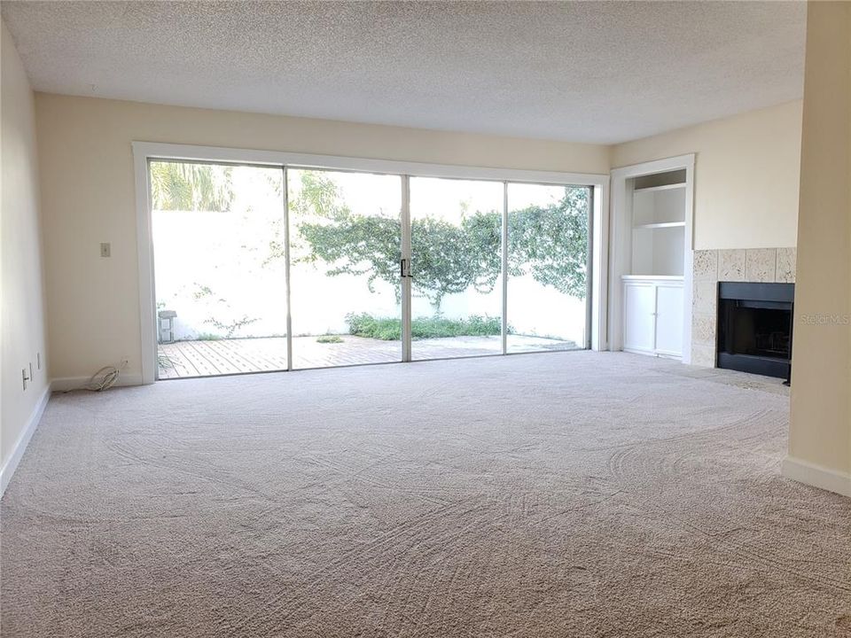 Active With Contract: $3,100 (2 beds, 2 baths, 1634 Square Feet)