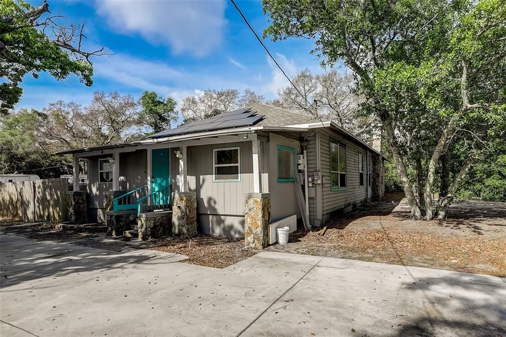 For Sale: $300,000 (4 beds, 2 baths, 1620 Square Feet)