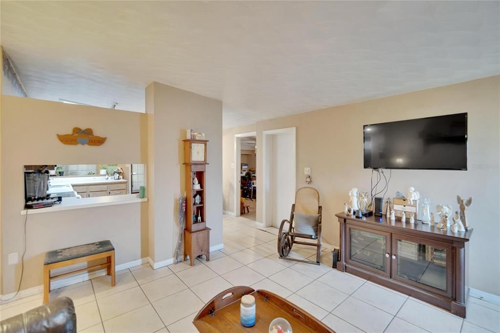 For Sale: $320,000 (3 beds, 1 baths, 1624 Square Feet)