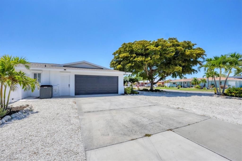 For Sale: $1,490,000 (3 beds, 2 baths, 1655 Square Feet)