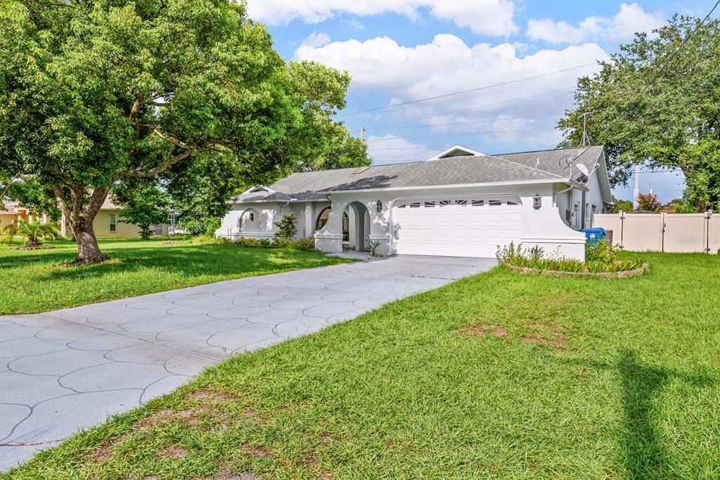 For Sale: $385,000 (3 beds, 2 baths, 1886 Square Feet)