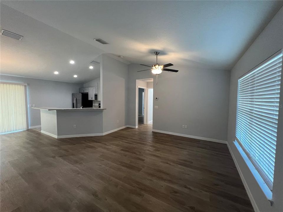 Recently Rented: $1,599 (3 beds, 2 baths, 1237 Square Feet)
