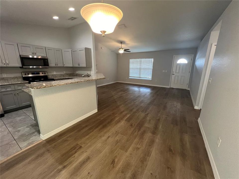 Recently Rented: $1,599 (3 beds, 2 baths, 1237 Square Feet)