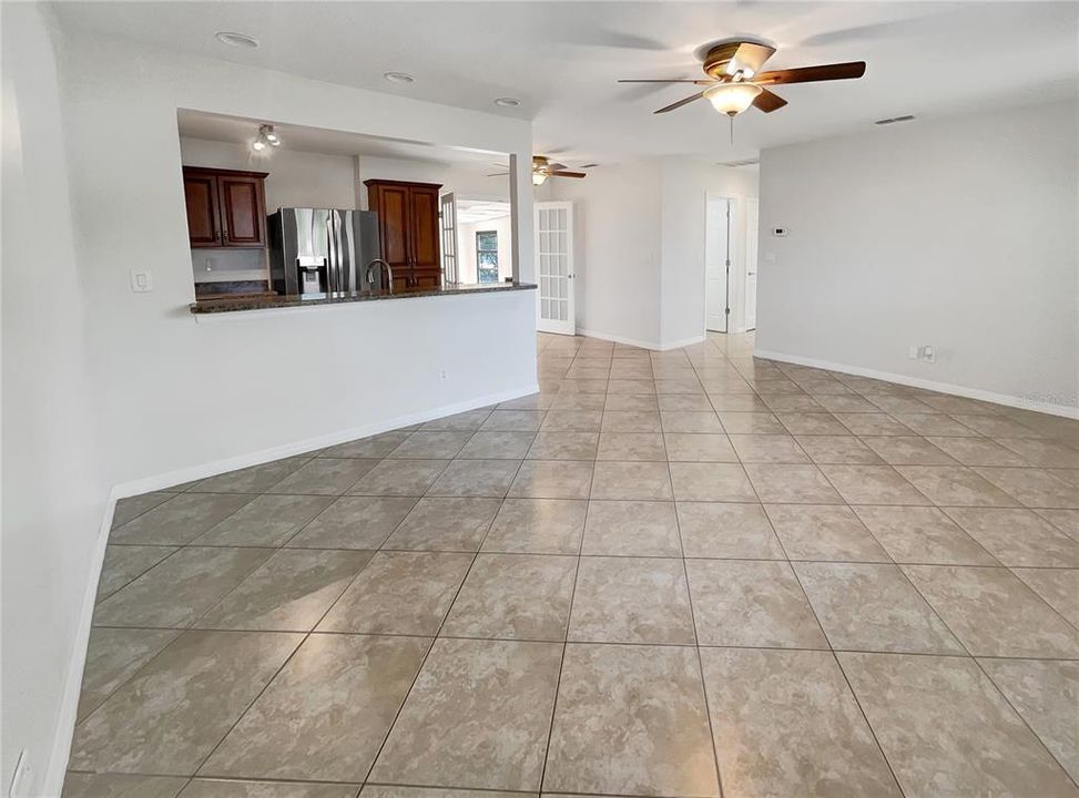 For Sale: $344,000 (2 beds, 1 baths, 912 Square Feet)