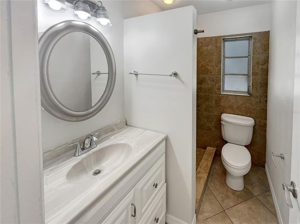 For Sale: $344,000 (2 beds, 1 baths, 912 Square Feet)